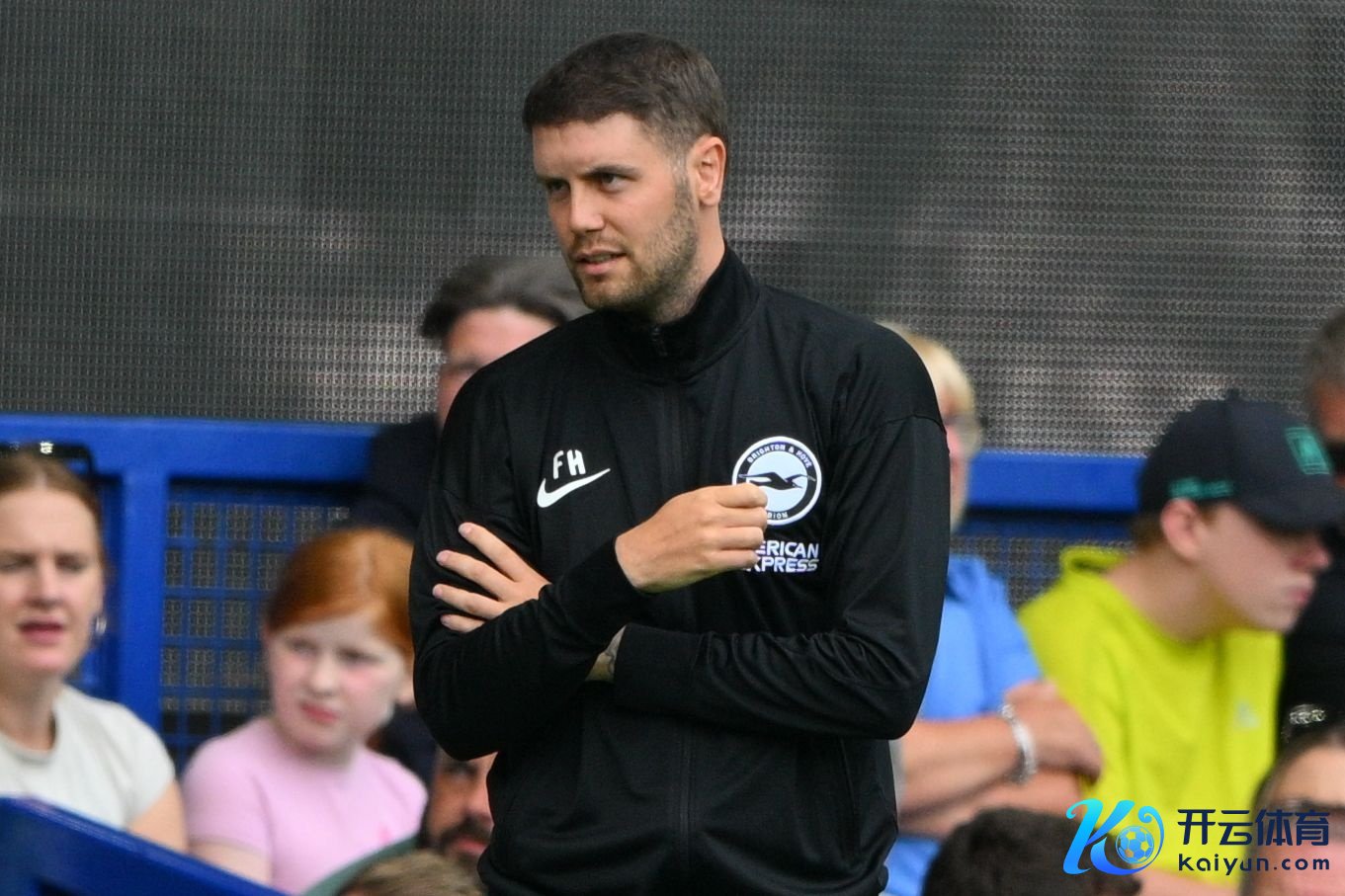 赫尔泽勒:确信马奇很快就会回到球队,对阵曼城要时刻保捏警惕